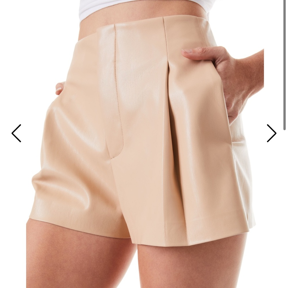 Alice + Olivia faux leather shorts. Medium NWT neutral color originally $275